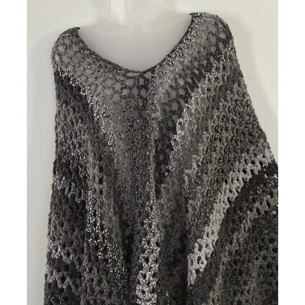 Crochet Knit Blue and‎ Gray Striped Poncho Edgy Boho OS Ombré Hippie 70s
